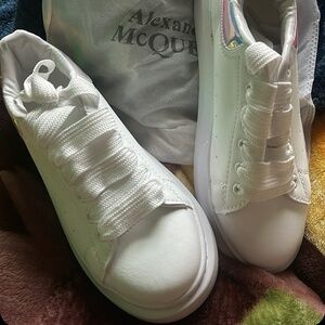 Alexander McQueens (White/Shock Pink)